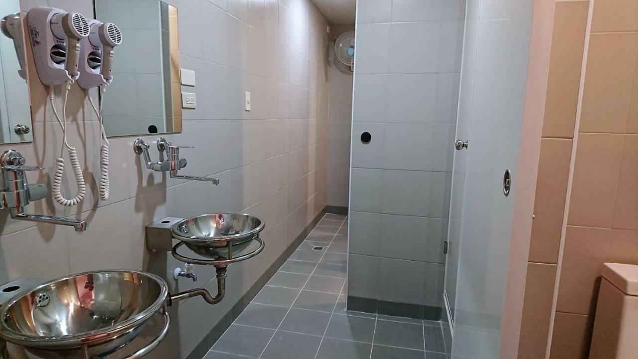 טאינאן Temple Side Hostel מראה חיצוני תמונה