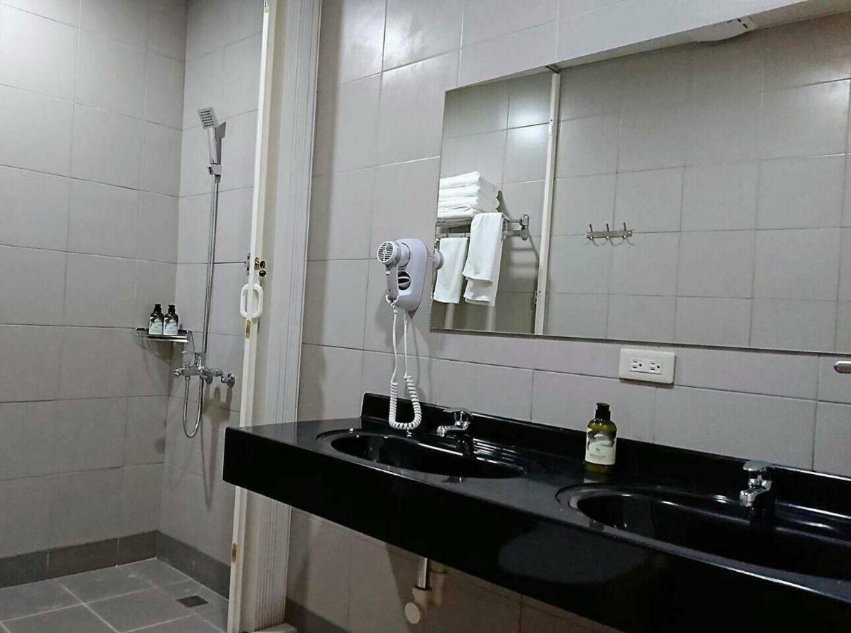 טאינאן Temple Side Hostel מראה חיצוני תמונה